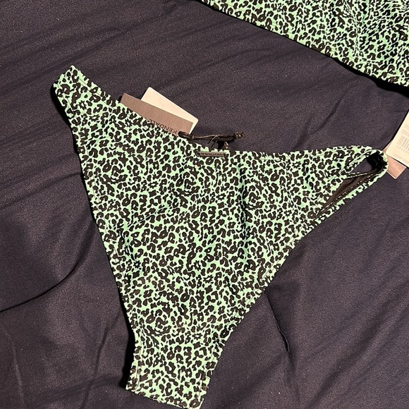 Eden Leo BRAND NEW Kendall & Kylie swim - Picture 3 of 3